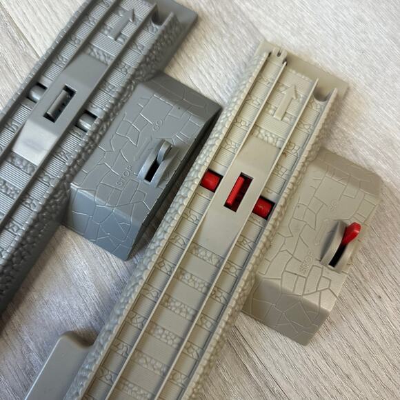 Thomas Train Trackmaster Lot of 2 Straight Tracks Stop/Go Switch Beige Gray - Picture 7 of 7